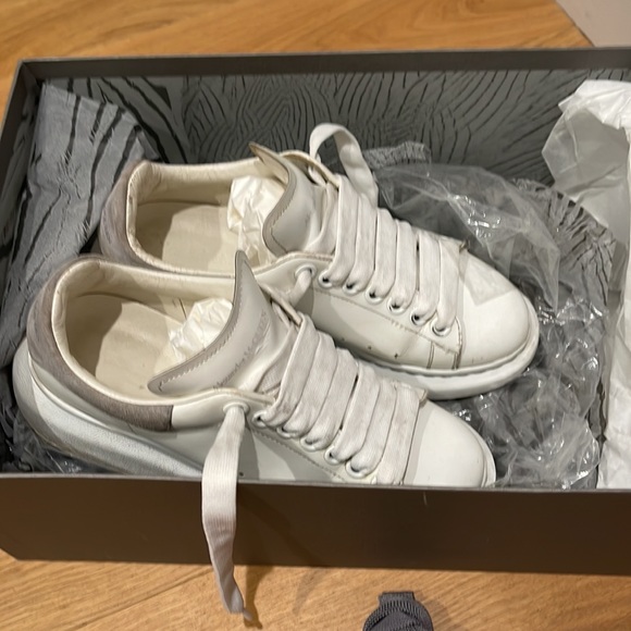 Alexander McQueen Women's Oversized Suede Heel Detail Sneakers - Picture 9 of 12